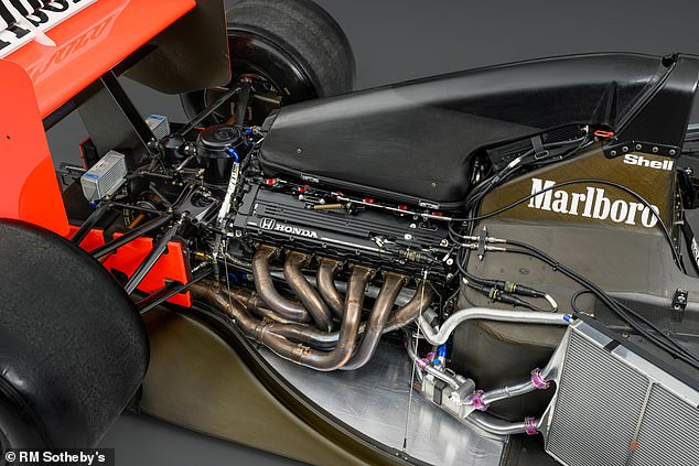 تحولت الفورمولا 1 إلى قوة V12 في عام 1991، حيث استخدمت ماكلارين وحدة الطاقة الشرسة من هوندا. تم بيع محرك V10 من سيارة سينا ​​عام 1990 في وقت سابق من هذا العام مقابل 200 ألف جنيه إسترليني تقريبًا