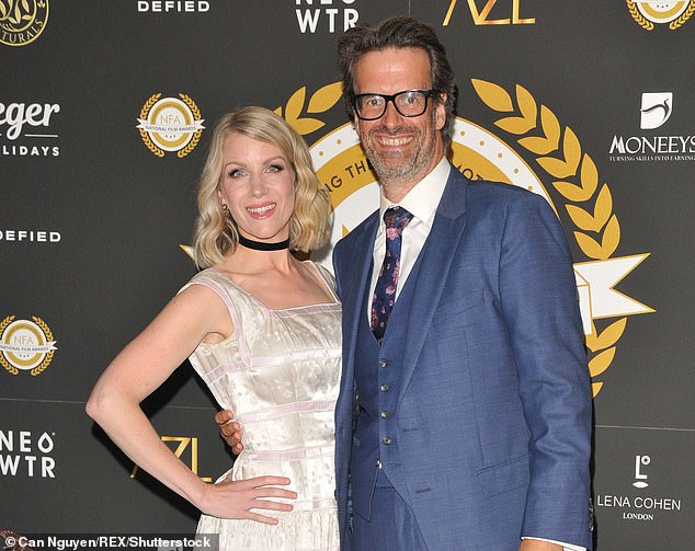 وقال بريجستوك أيضًا إن عملية الشراء تسببت في توتر مع زوجته، الممثلة الكوميدية راشيل باريس، التي لم تكن سعيدة بإعادة شراء منزل متنقل مليء بذكريات زواجه الأول.