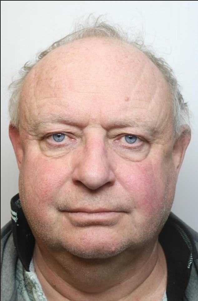 سرق بريت كونواي 52 ألف جنيه إسترليني من والديه العاجزين وأنفق معظمها في العطلات الخارجية وسداد ديون بطاقته الائتمانية.