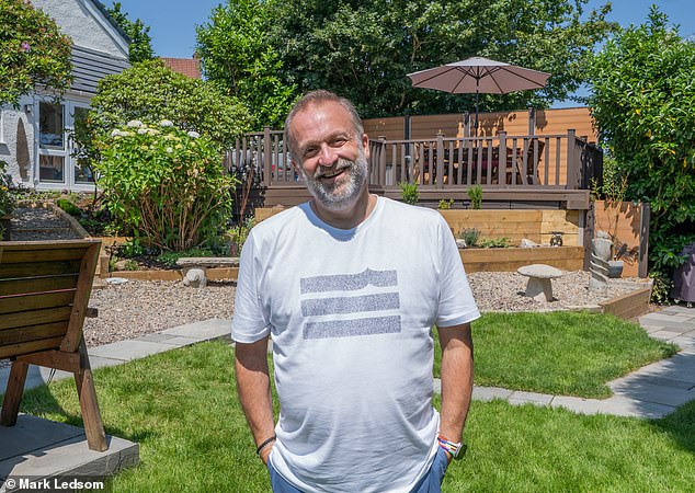 الكمال: مارك ليدسوم في حديقته الخلفية في رونكورن