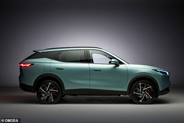 سيتم طرح OMODA 7 للبيع اعتبارًا من يناير 2026 وسيبدأ سعره من 29.915 جنيهًا إسترلينيًا OTR لمتغير البنزين ومن 32.000 جنيهًا إسترلينيًا OTR للهجين.