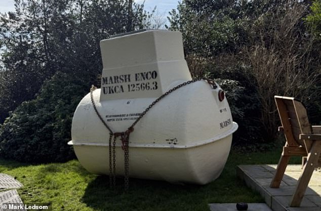 كل جديد: خزان الصرف الصحي الجديد المتوافق الذي تم تركيبه في حديقة مارك ليدسوم الخلفية