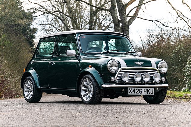 مع انتهاء إنتاج سيارة Mini الأصلية في أوائل العقد الأول من القرن الحادي والعشرين، كانت سيارة Cooper Sport واحدة من آخر الإبداعات. ومن المقرر أن تقفز هذه القيمة