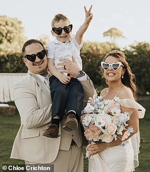 وبقيت كريشتون، وشريكها وابنها، مع والدتها لمدة تسعة أشهر تقريبًا حتى أبريل 2022