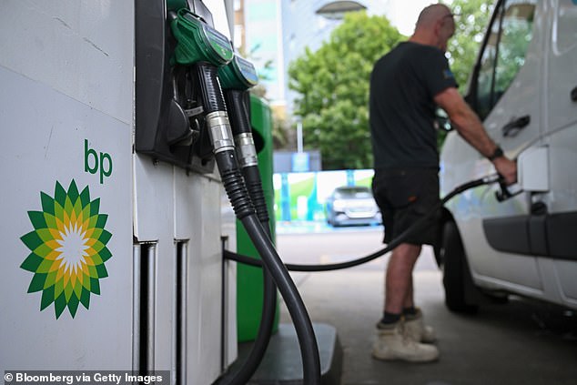 تقول AA إن الخسارة الكبيرة في الضرائب على الديزل - بانخفاض 1.25 مليار جنيه إسترليني في السنوات الثلاث التي تلت الوباء بسبب انخفاض عدد أميال النقل - هي أكثر ما يزعج وزارة الخزانة