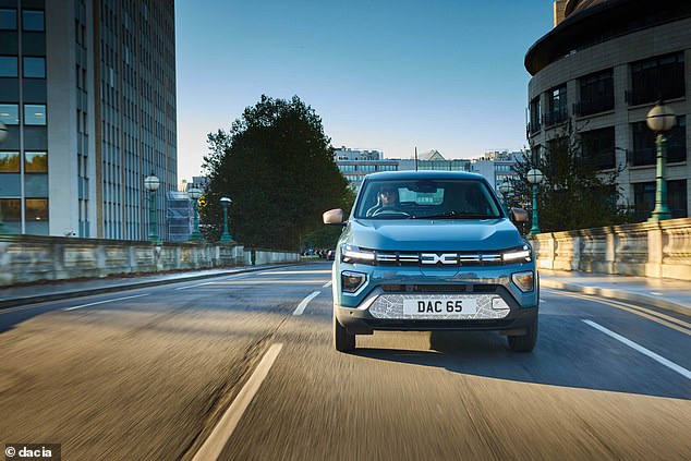 سيتعين على العملاء الذين يختارون الإصدار الأقل قوة من Spring - Spring 45 المزود ببطارية 33 كيلو وات في الساعة ومحرك كهربائي بقوة 44 حصانًا - الانتظار لمدة 19.1 ثانية للوصول إلى سرعة 62 ميلاً في الساعة من حالة التوقف التام.