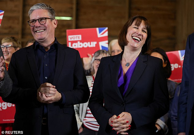 وقد اتهم كبار الرؤساء الحكومة بأنها مناهضة للأعمال التجارية في سياساتها الضريبية