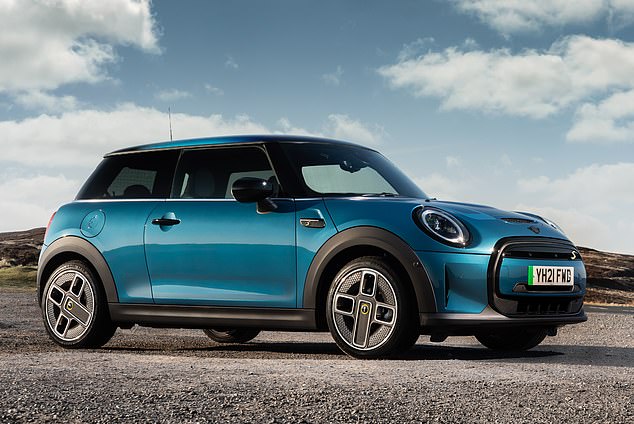 سوف تكلفك سيارة كهربائية صغيرة عمرها ثلاث سنوات 13.271 جنيهًا إسترلينيًا. ظلت أسعار السيارات الكهربائية في انخفاض منذ ثلاث سنوات، لكنها بدأت للتو في الاستقرار