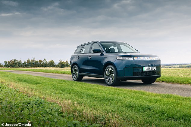 Jaecoo E5: يهدف التخفيض الضريبي لـ Omoda وJaecoo EV إلى تعويض ما يتراوح بين عامين وثلاثة أعوام من ضريبة السيارات الكهربائية الجديدة المدفوعة لكل ميل. يجب شراء السيارة من خلال شبكة OJ باتفاقية تمويل معتمدة مدتها 48 شهرًا ويجب تقديم الطلبات وقبولها بحلول 31 ديسمبر