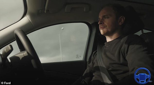 تم تحديد المناطق الزرقاء باستخدام تقنية تحديد الموقع الجغرافي التي تستخدم نظام تحديد المواقع العالمي (GPS) لإنشاء حدود افتراضية لا يمكن تنشيط النظام فيها إلا. هذا - حاليًا - هو الطرق السريعة تمامًا بعد الحصول على موافقة DfT. يجب أيضًا أن تكون علامات المسار مرئية لكاميرات النظام الأمامية في جميع الأوقات حتى تعمل