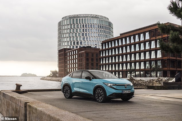 ستصل شحنات نيسان ليف إلى ممرات المشترين في العام المقبل. تعتبر سيارة Leaf الجديدة بمثابة جيل ثالث تم تجديده بالكامل من السيارة الكهربائية الأصلية ذات السوق الشامل