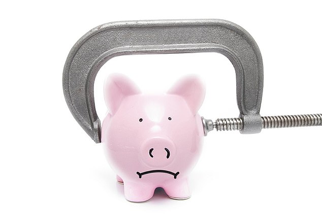 يتعرض المدخرون للضغط مع قيام بنك إنجلترا بتخفيض أسعار الفائدة، لكن يمكنك الانتقال إلى صفقة أفضل