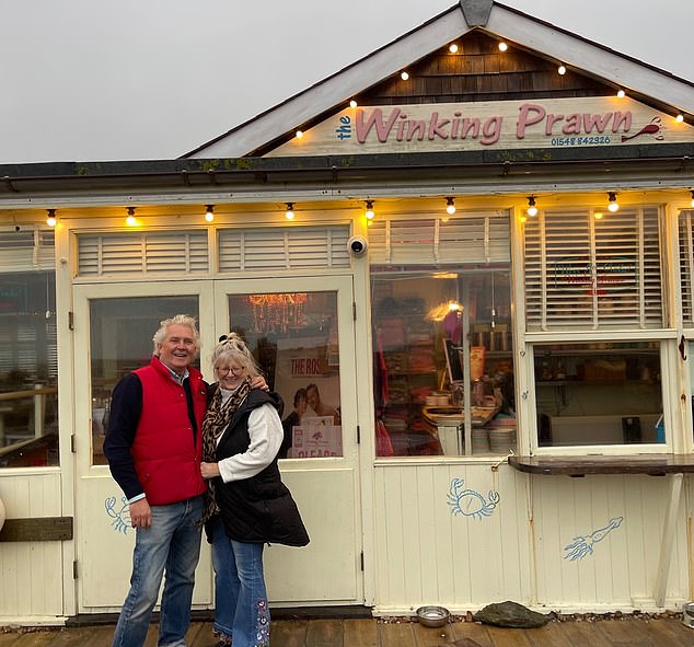 تحديات جديدة: يدير فريق الزوج والزوجة، مارك جودي وجين تايلر، مطعمين ومقهى في الجنوب الغربي، وهما Winking Prawn وCracking Crab.