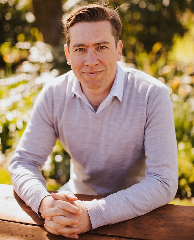 ارتفاع التكاليف: يشرف جيمس ناي، من شركة Hitchin، على عشر حانات في منطقة إيست أنجليا