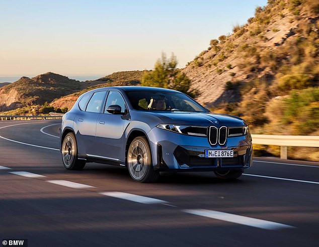 تعد سيارة BMW iX3 جزءًا من شركة Neue Klasse للسيارات الكهربائية التي تنتجها الشركة الألمانية وسيصل مداها إلى أكثر من 500 ميل.