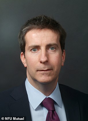 يقول شون ماكان إن أفضل طريقة لسداد المبلغ لابنك ستعتمد على ما إذا كان قد أقرضك المال أو قدمه لك في الأصل