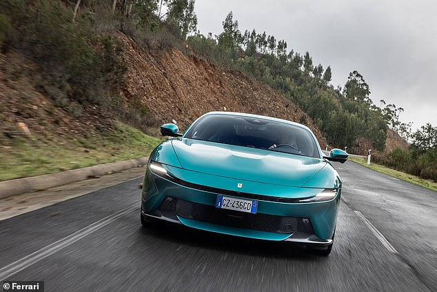 مدعومًا بمحرك بنزين V8 بقوة 640 حصانًا وسعة 3.9 لترًا، تتسارع أمالفي الجديدة من السكون إلى 0-62 ميل في الساعة خلال 3.3 ثانية فقط