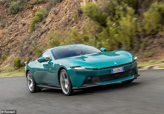 يقول فيراري أن كل لوحة خارجية جديدة. كما أنها تتميز بتصميم داخلي ذكي عالي التقنية