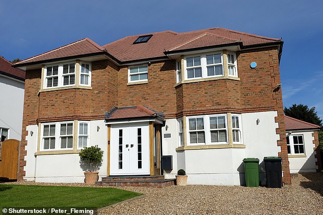 خفض أسعار الفائدة: خفض بنك إنجلترا أسعار الفائدة إلى 3.75% هذا الشهر