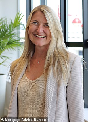 راشيل جيديس هي مديرة علاقات المقرضين الاستراتيجيين في مكتب استشارات الرهن العقاري