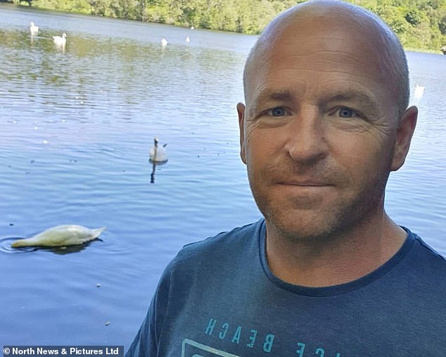 كان جيسون على علاقة بشارون لمدة ثماني سنوات، لكنهما لم يتزوجا قط