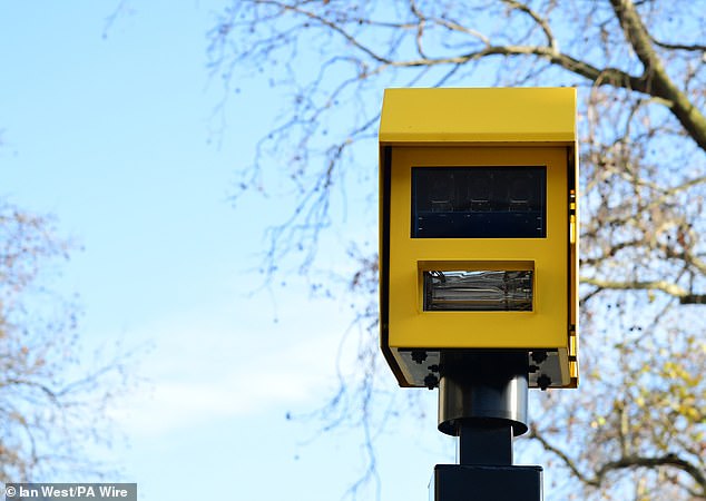 ومن بين الحالات توماس ألكوك، 18 عاماً، الذي تم القبض عليه وهو يقود بسرعة 107 ميلاً في الساعة في منطقة 70 ميلاً في الساعة – لكنه هرب بغرامة وخمس نقاط جزاء بعد أن أخبر المحاكم أن سيارته سيات إيبيزا كانت سيارة قابلة للتنقل.