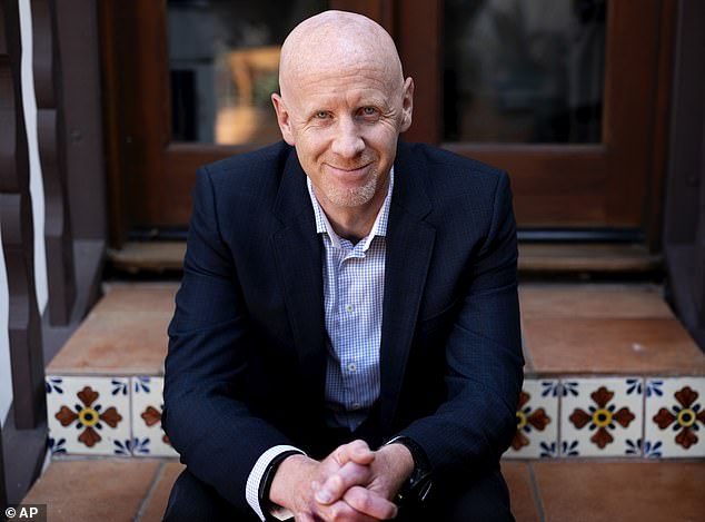 المسؤول: تيم كادوجان هو الرئيس التنفيذي لشركة GoFundMe الأمريكية العملاقة لجمع التبرعات