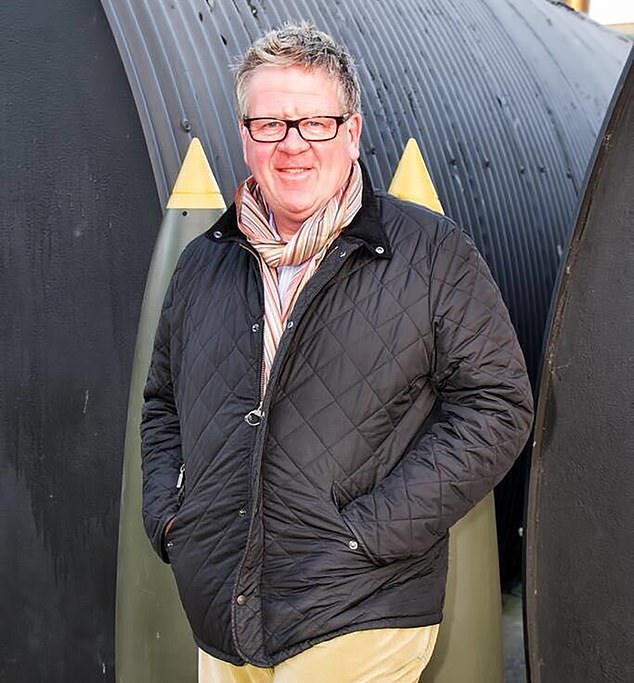 شغف السيارة: يمتلك فيليب سيارة أستون مارتن اشتراها والد زوجته مقابل 300 جنيه إسترليني في عام 1964 أو 1965