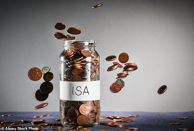 ويتطلع المزيد من المدخرين إلى معايير المحاسبة الدولية لتجنب دفع الضرائب على فوائدهم، ولكن العديد من البنوك الكبرى تقدم أسعار فائدة ضعيفة على أموالهم النقدية.