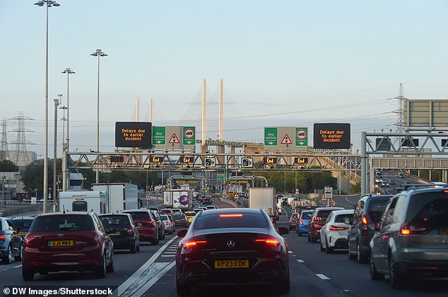 في السنة المالية 2023-2024، كانت هناك 1,812,379 جنيهًا إسترلينيًا مدفوعات Dart Charge غير المستخدمة. وفي السنة المالية التالية، تم إيداع ودائع مسبقة الدفع بقيمة 1,790,559 جنيهًا إسترلينيًا لغير الرحلات. وبذلك يصل المجموع الكلي للمدفوعات غير المستخدمة إلى 3,602,938 جنيهًا إسترلينيًا