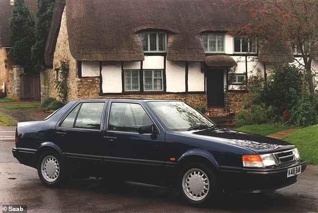 ارتفعت قيمة سيارة Saab 900 2.3t Ecopower الصالون والهاتشباك بنسبة 12٪ العام الماضي - على الرغم من أن هذا يعادل قفزة بقيمة 300 جنيه إسترليني.