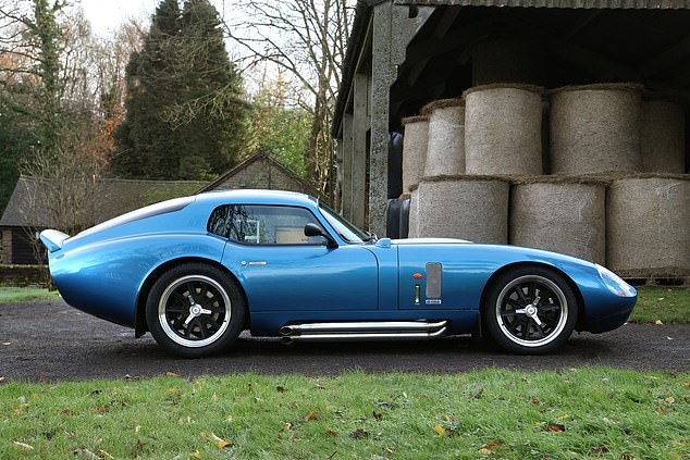 يتم تصنيف شيلبي كوبرا تحت العلامة التجارية AC، وبالتالي فإن الناهض الواحد يعوض أكثر من السقوط الآخر: كوبرا دايتونا كوبيه (في الصورة)