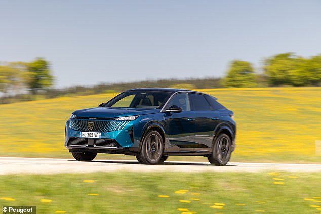 يمكن للمحرك المزدوج أن يوصلك من 0 إلى 62 ميلاً في الساعة في 6.4 ثانية وهو أمر حيوي تمامًا ولكنه لن ينهي مسافة 100 متر أولاً