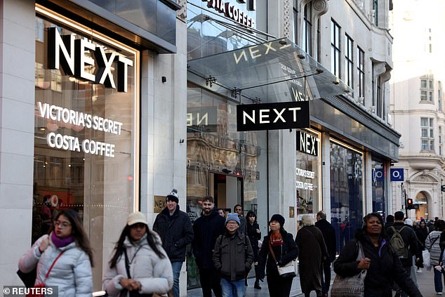 من المفهوم أن بائع التجزئة مهتم بالحصول على العلامة التجارية وترك المتاجر ليتم تصفيتها