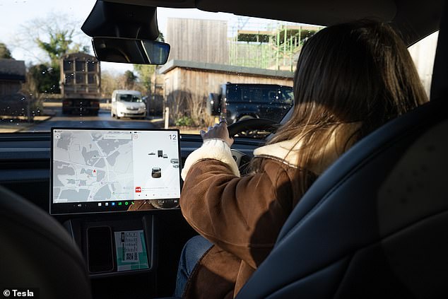 يعد Tesla Model Y Standard أبطأ من الطراز Y ولكن تسارعه من 0 إلى 60 ميلاً في الساعة لا يزال 6.9 ثانية وله سرعة قصوى تبلغ 110 ميلاً في الساعة ويوفر هذا التسارع بسلاسة - ستشعر بالتسارع الفوري الذي تتوقعه من Tesla.