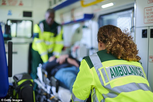 يجمع المسعفون بين المهارات العملية والمرونة العاطفية غير العادية، وهي قدرات لا يمكن تشغيلها آليًا، كما كتب جيمس ريد