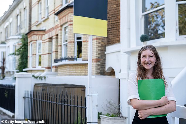 عند شراء أو بيع العقارات، قد يكون العملاء عاطفيين بشكل لا يصدق، ويحتاجون إلى التعاطف والطمأنينة والمشورة الإستراتيجية، وهو ما لا يستطيع الذكاء الاصطناعي توفيره مثل الوكلاء البشريين.