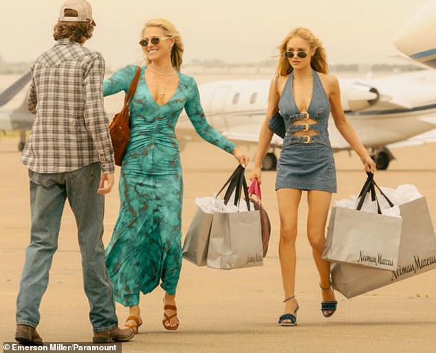 نيمان ماركوس هو المفضل لدى أنجيلا نوريس، شخصية علي لارتر، في البرنامج التلفزيوني الشهير لاندمان