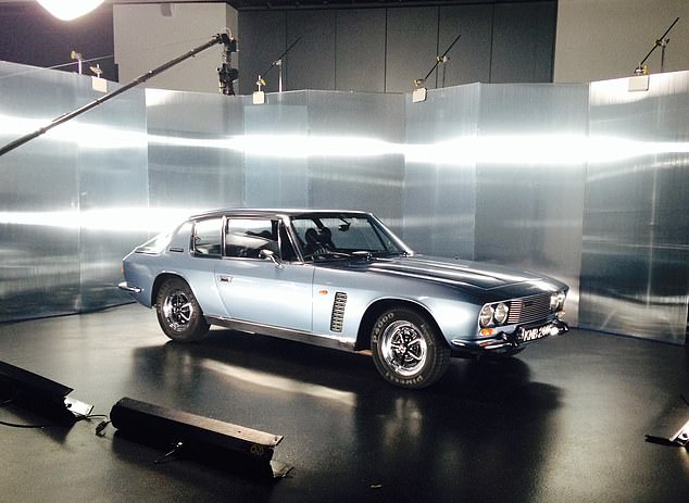 سيتم بناء السيارة الكلاسيكية العائدة بالقرب من أكسفورد وسيتم تشغيلها بواسطة محرك بنزين V8، وهو ما يقف وراء وعد المشروع الجديد