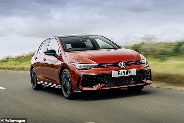 تراجع اللون الأحمر، الذي كان أحد ألوان السيارات البريطانية الأكثر شعبية، إلى المركز السادس بأقل حصة في السوق (5.8%) منذ بدء السجلات التفصيلية.