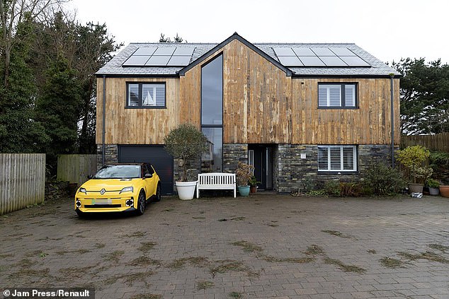 بينما كان جيرانهم على حافة الهاوية بسبب انقطاع التيار الكهربائي، توصل أصحاب التفكير السريع إلى حل لحفظ طعامهم المجمد، وإحياء هواتفهم وإبقاء أضواءهم مضاءة.