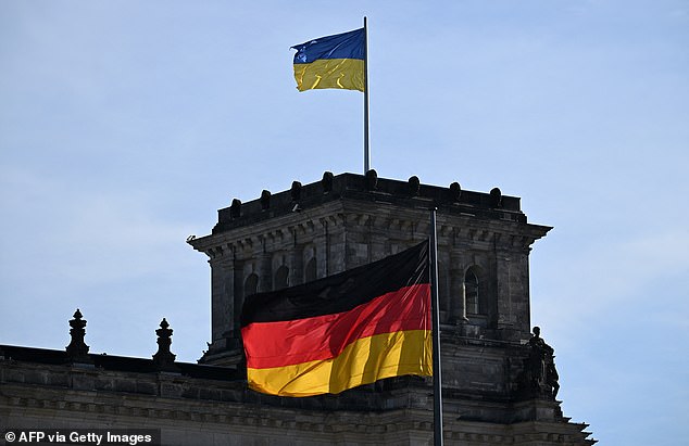 تم الاتفاق على الدعم في الأصل في أواخر العام الماضي من قبل الحكومة الائتلافية الألمانية بقيادة المستشار ميرز، مع تخصيص التمويل للفترة من 2026 إلى 2029.