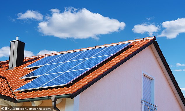 يمكن لمالك منزل مكون من ثلاث غرف نوم مزود بنظام شمسي بقدرة 4.5 كيلو وات أن يكسب ما يصل إلى 331 جنيهًا إسترلينيًا سنويًا