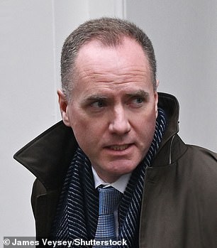 خطأ: اضطر ريتشارد هيوز إلى ترك مكتب مسؤولية الميزانية