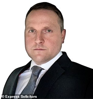 داميان برادلي شريك في شركة Express Solicitors