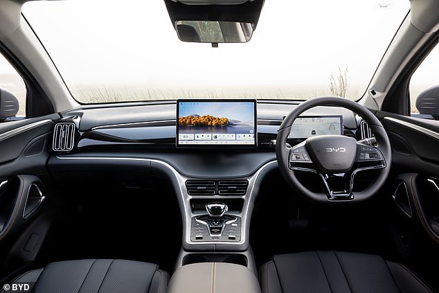 تعد تقنية BYD جيدة، ويتميز جهاز Sealion 5 DM-i بسهولة الاستخدام وسهولة الاتصال به وشاشة تعمل باللمس مقاس 12.8 بوصة ومجموعة أدوات رقمية مقاس 8.8 بوصة ومعالجة سريعة