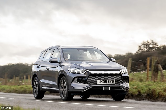 لا يمكننا التظاهر بأنها سيارة ذات مظهر جيد لأنها ليست كذلك. إنه قابل للنسيان في أحسن الأحوال ومؤرخ في أسوأ الأحوال.