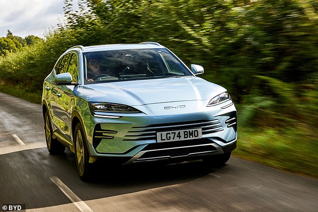 كانت سيارة BYD's Seal U DM-i – والتي تبدأ من 33.340 جنيهًا إسترلينيًا – هي السيارة الكهربائية الهجينة القابلة للشحن (PHEV) الأكثر شراءًا في البلاد في بريطانيا العام الماضي
