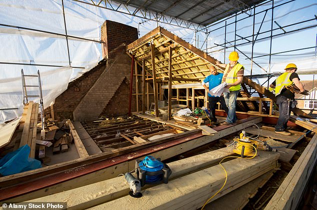 السبب وراء عدم جدوى تحويلات الدور العلوي هو أن تكاليف البناء قفزت بنسبة 20 في المائة منذ عام 2020، وفقًا لـ UK Finance