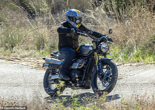 إذا فقد الراكب قبضة الإطار الخلفي على الطرق الوعرة، أو على عين قطة لزجة، أو انسكب على وقود الديزل عند حمل زاوية مائلة، فإن نظام التحكم في الجر سيقطع قوة المحرك بدرجة كافية لمنع لحظة توقف القلب